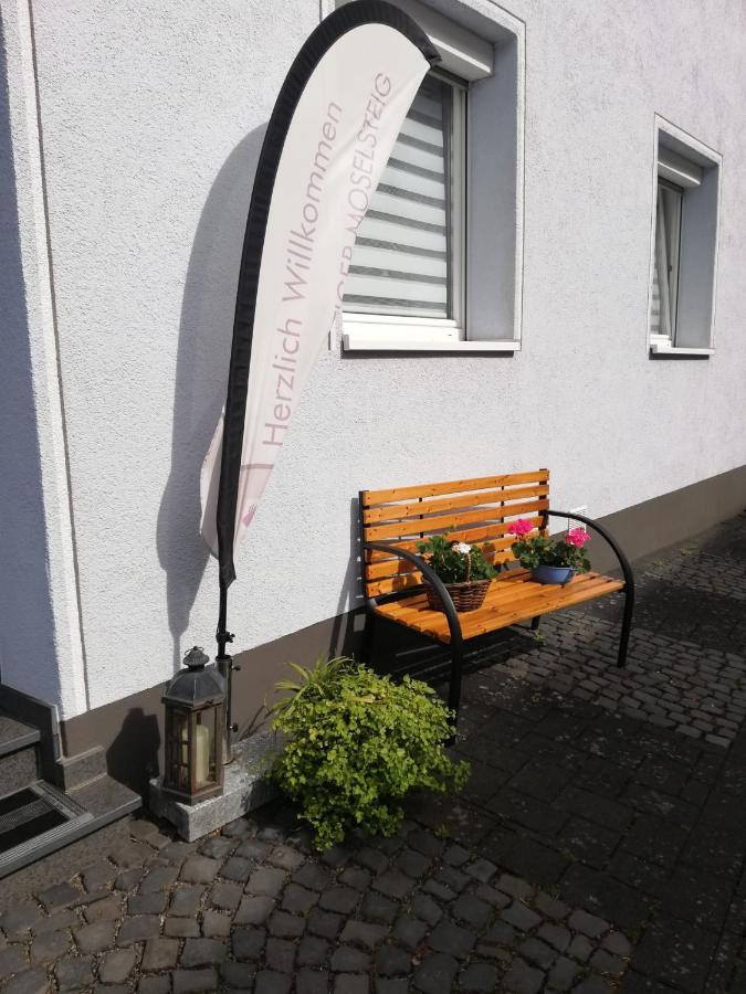 Ferienwohnungen Am Bruttiger Moselsteig Buitenkant foto