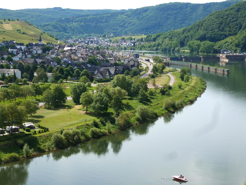 Ferienwohnungen Am Bruttiger Moselsteig Buitenkant foto
