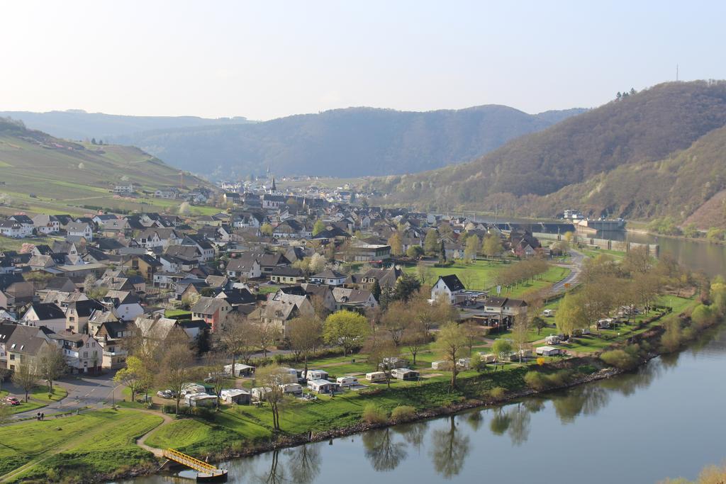 Ferienwohnungen Am Bruttiger Moselsteig Buitenkant foto