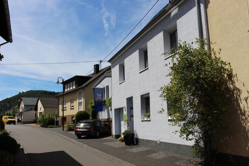 Ferienwohnungen Am Bruttiger Moselsteig Buitenkant foto