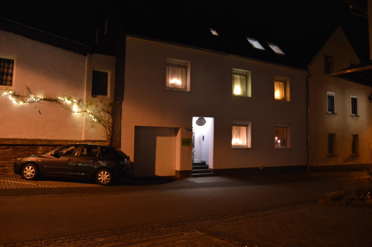 Ferienwohnungen Am Bruttiger Moselsteig Buitenkant foto