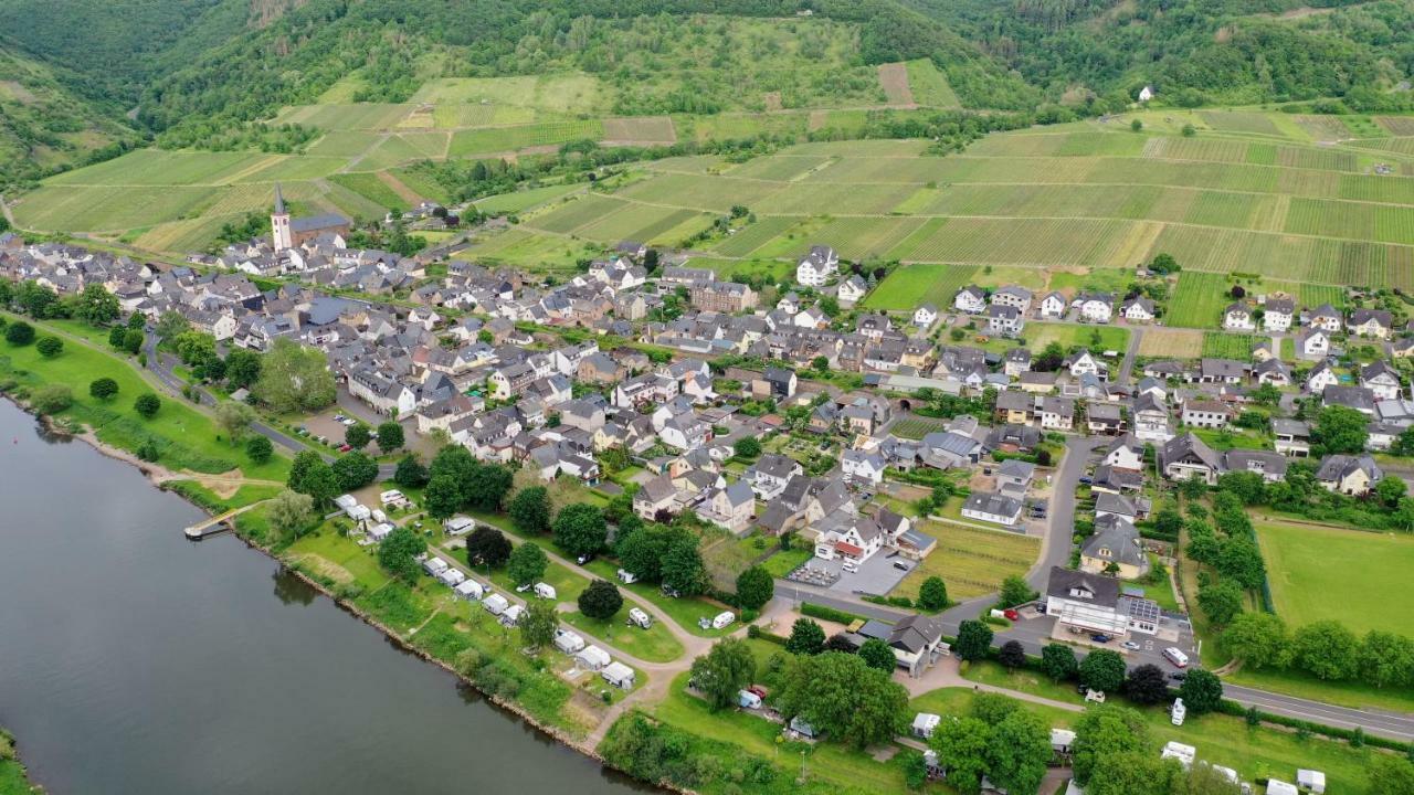 Ferienwohnungen Am Bruttiger Moselsteig Buitenkant foto